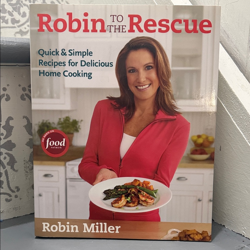 Robin to the Rescue Cookbook by - Red Cover